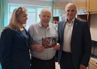 Усть-катавский ветеран получил поздравление от губернатора Курской области