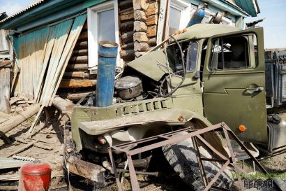 В результате ДТП в Усть-Катаве пострадали два человека и дом