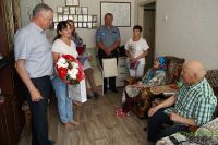 Усть-катавский ветеран ВОВ принимает поздравления